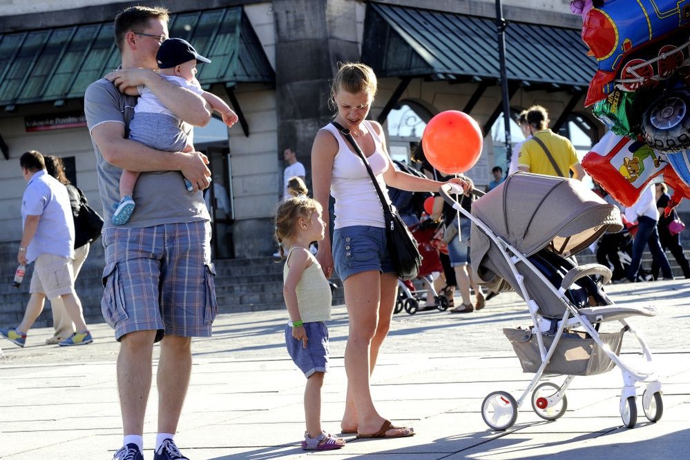 Przeprowadzono badania na co Polacy przeznaczają 500+. Wynik nie zaskakuje.