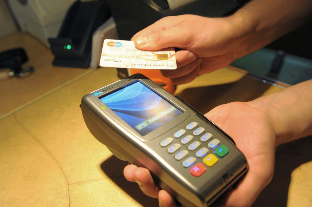 Podpis na ekranie dotykowym w oddziałach PKO Banku Polskiego