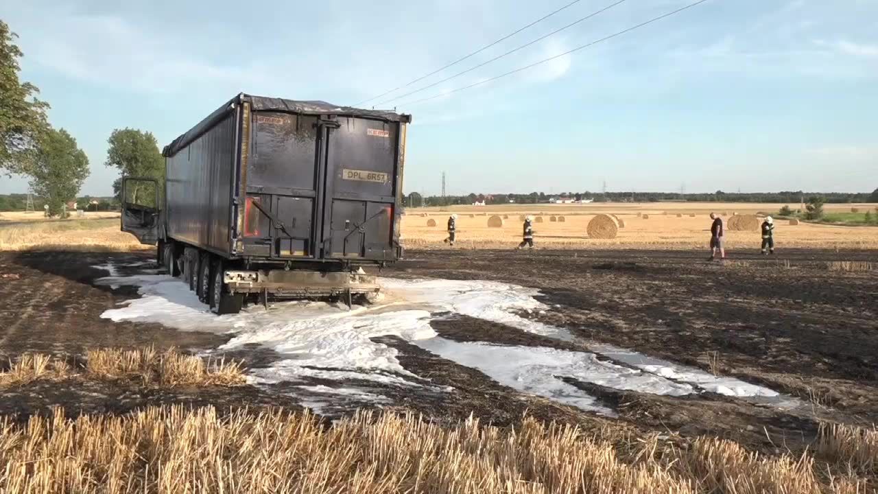 Płonąca ciężarówki wywołała pożar ścierniska na Dolnym Śląsku