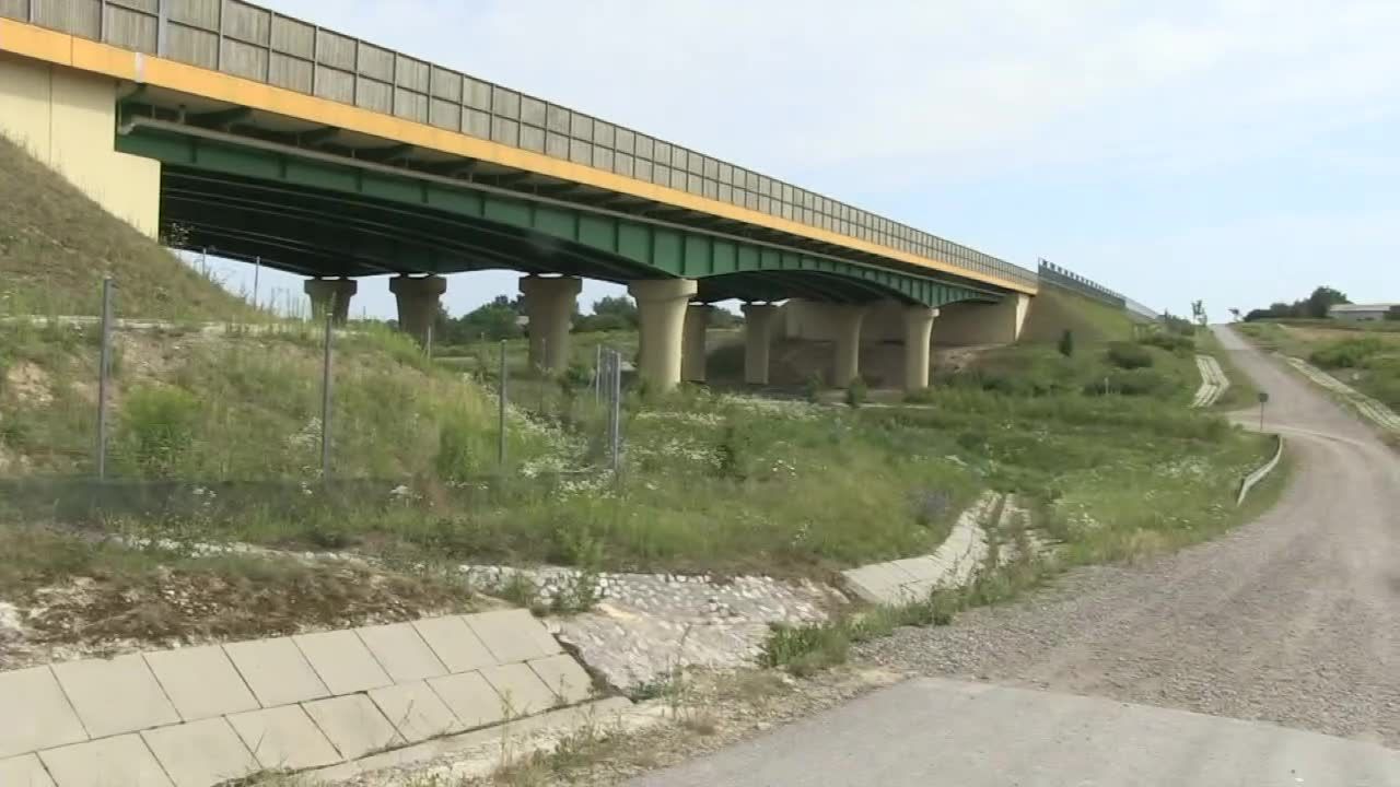 Chciała pomóc rannym w wypadku, wpadła w szczelinę wiaduktu. Zginęła