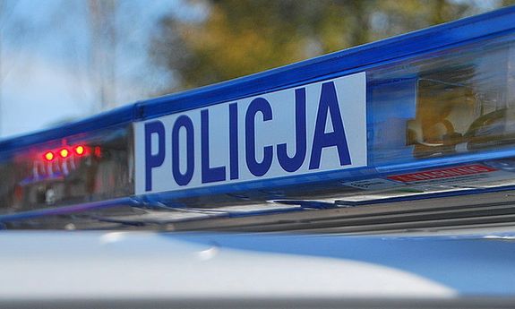 POLICJANT URATOWAŁ DZIECKO TONĄCE W MORZU