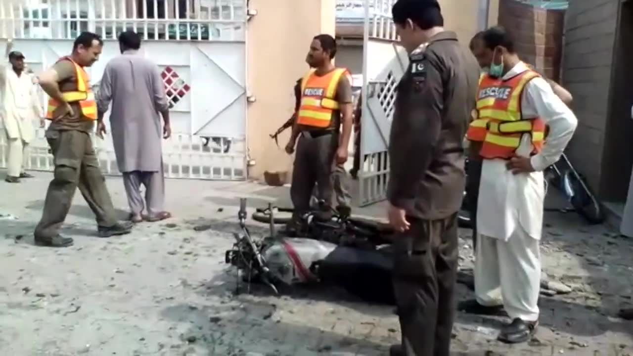 8 osób zginęło w zamachach w Pakistanie. Przed szpitalem wysadziła się kobieta