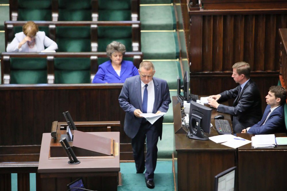 PiS chwali rząd za wykonanie budżetu w 2018 r., opozycja krytykuje