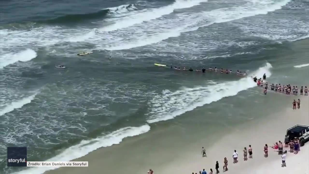 Dwie osoby porwane przez ocean w głąb Zatoki Meksykańskiej. Plażowicze utworzyli łańcuch życia