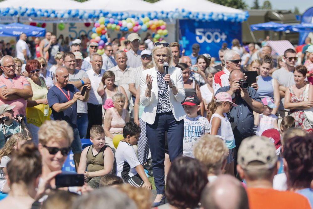 Minister Borys-Szopa: ponad 2 mln wniosków o 500 plus i 1,14 mln o “Dobry start”