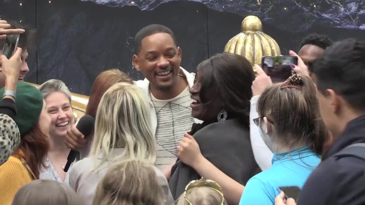 Will Smith zaskoczył fanów na londyńskim Leicester Square. Aktor spontanicznie spotkał się z swoimi sympatykami