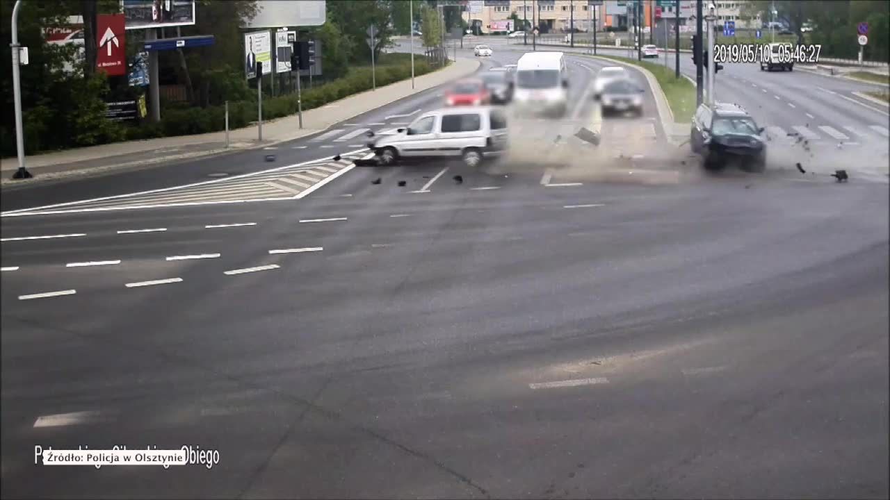 Groźny wypadek w Olsztynie. Jedno z aut wylądowało w rowie