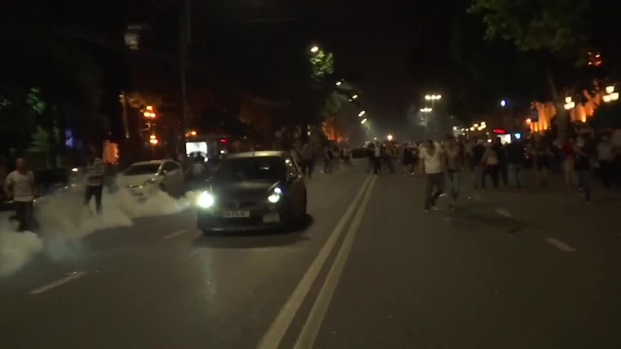 Dziesiątki rannych po starciach z policją w Tbilisi. Demonstranci próbowali wedrzeć się do parlamentu po wystąpieniu deputowanego z Rosji