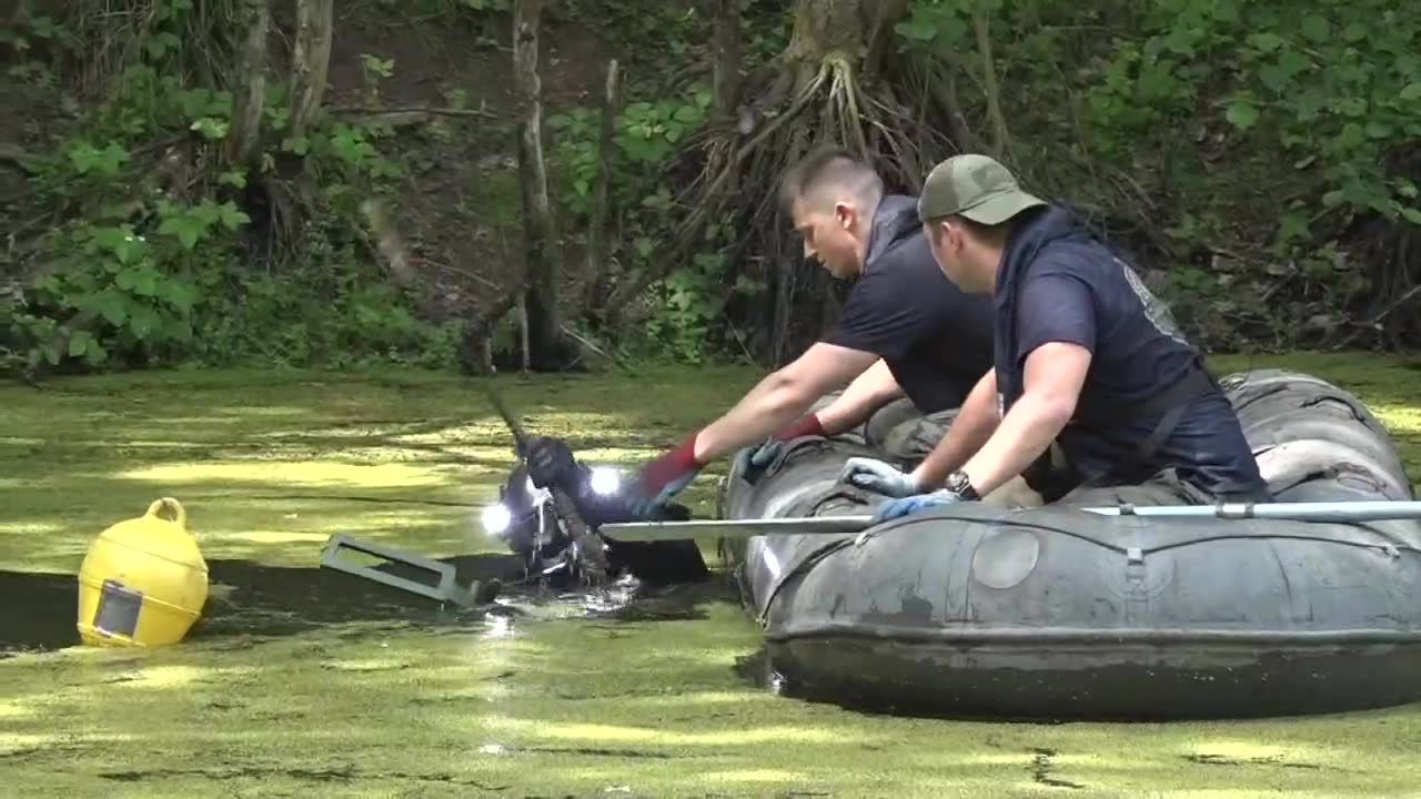 Trwa rozminowywanie zalanego wyrobiska gliny na Dolnym Śląsku