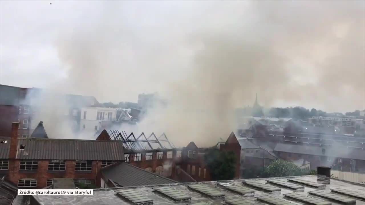 Zawaliła się ściana budynku podczas pożaru w Anglii