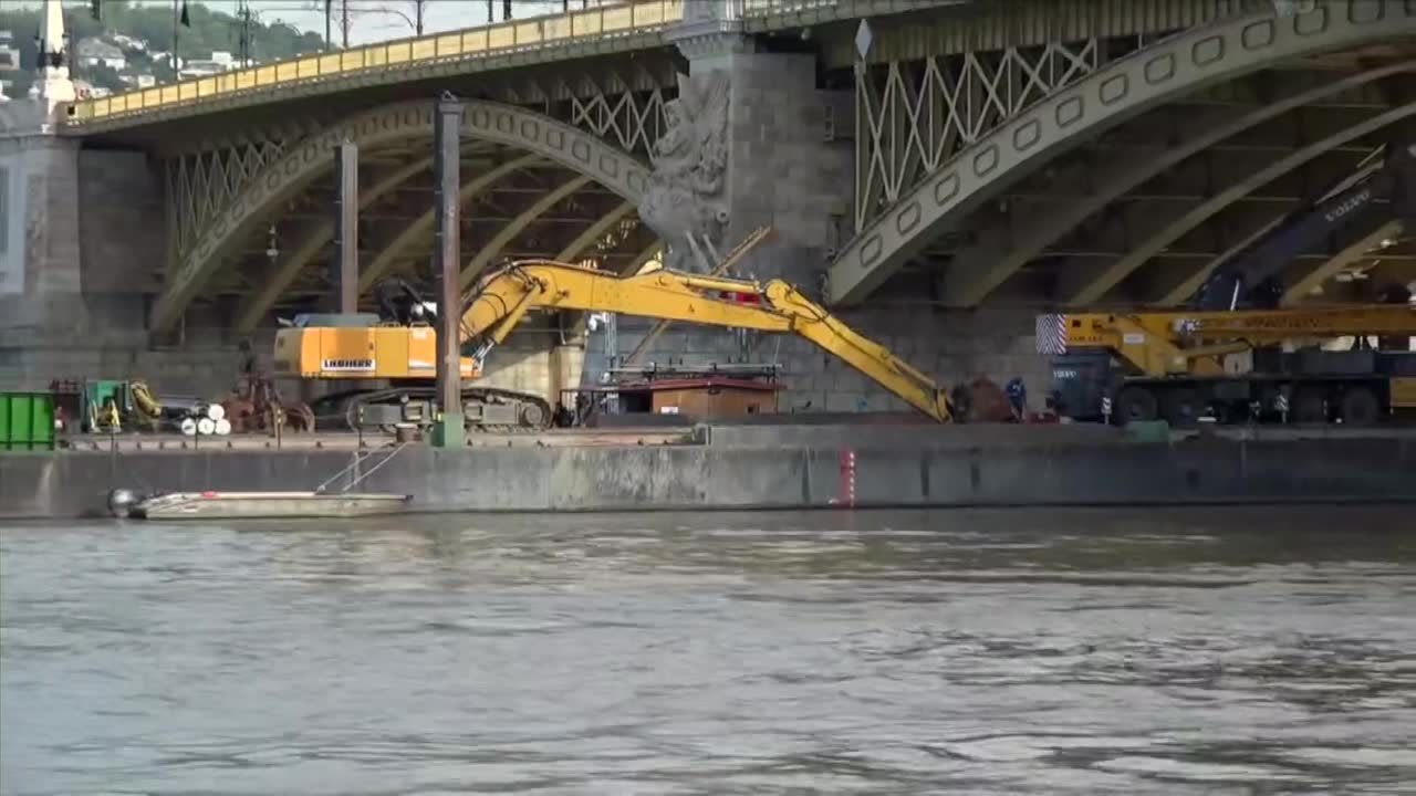 Rozpoczęło się podnoszenie wraku statku wycieczkowego z dna Dunaju w Budapeszcie