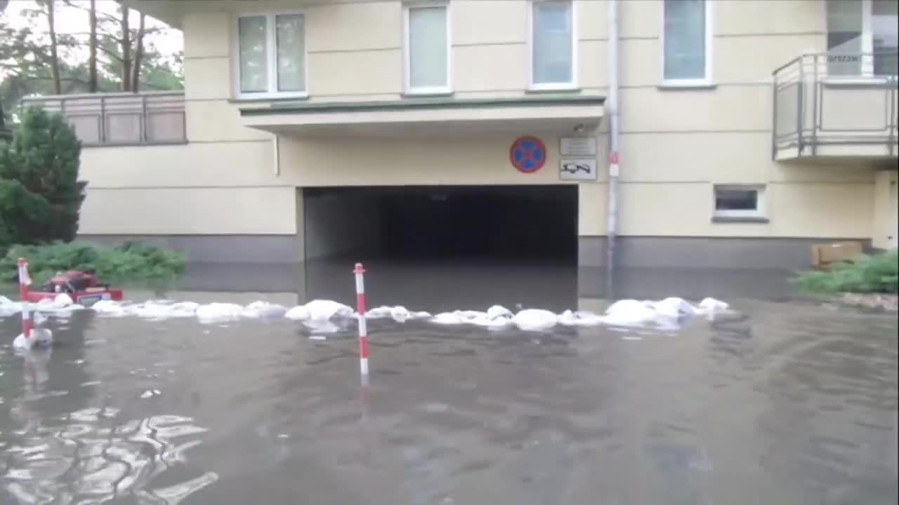 Zalane ulice, garaże i piwnice. Potężna ulewa nad Starą Miłosną