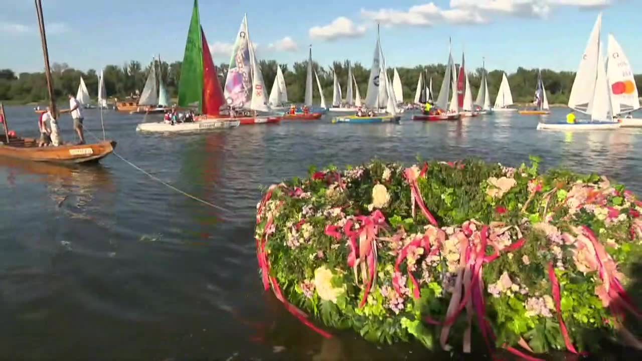Wianki nad Wisłą w Warszawie. Zwodowano największy wieniec w stolicy