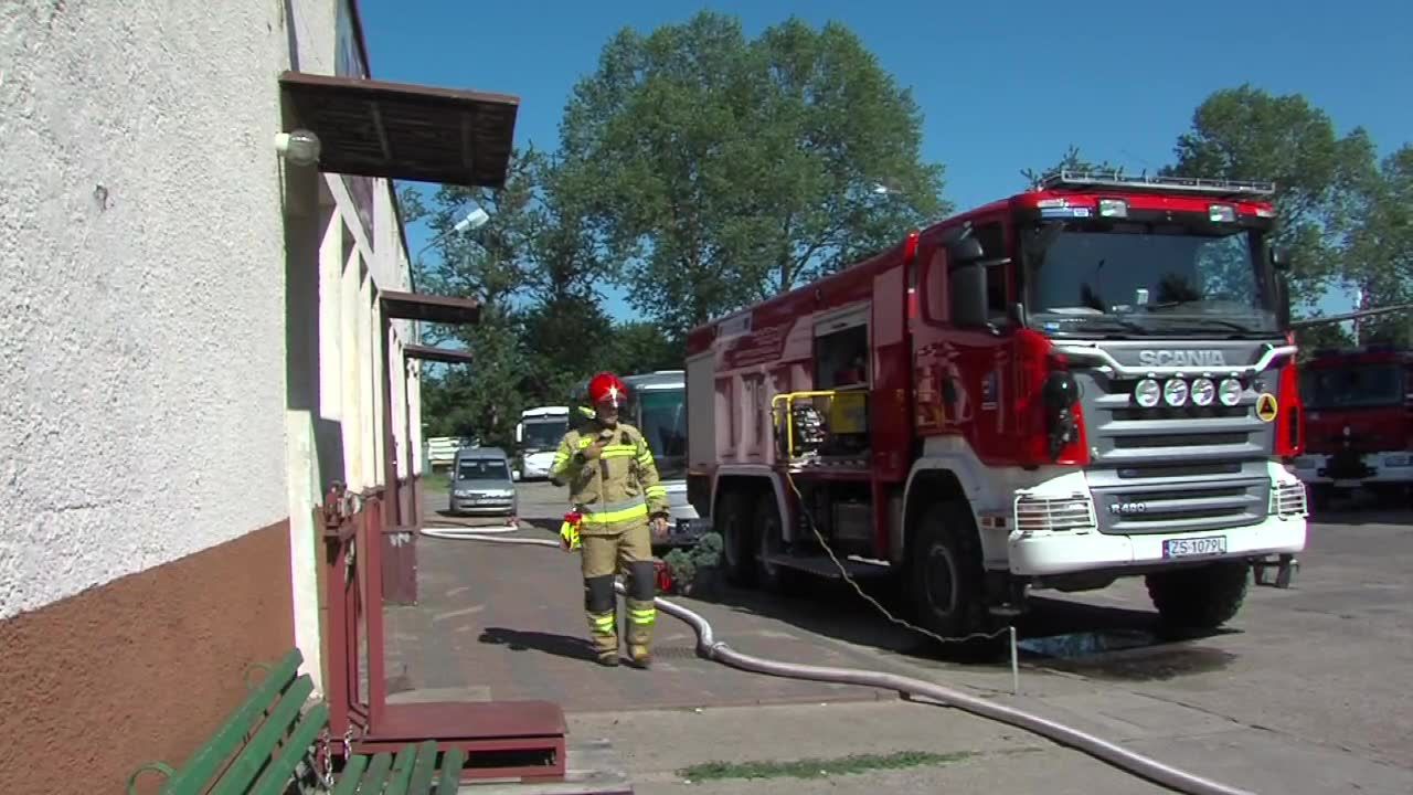 Zagrożenie wybuchem zbiornika z gazem w Kołobrzegu. Strażacy schładzali i monitorowali temperaturę butli