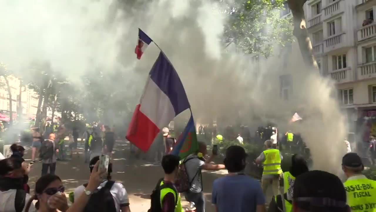 33. tydzień protestów „Żółte kamizelki” na ulicach Paryża. Policja użyła gazu łzawiącego