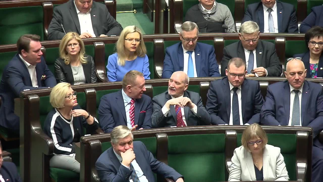 Sejm przyjął ustawę o jawności wynagrodzeń w NBP. Według opozycji, przełomu nie będzie