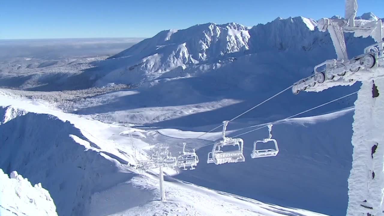 W Tatrach obniżono stopień zagrożenia lawinowego. TOPR jednak nadal odradza wycieczki w góry