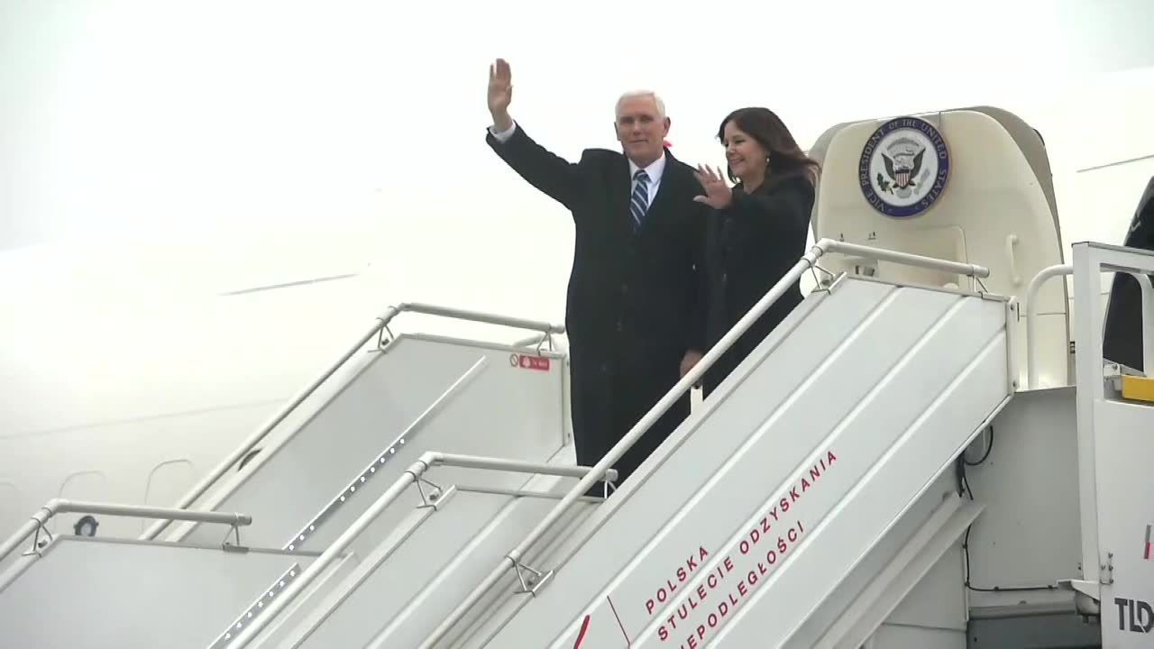 Wiceprezydent USA Mike Pence wylądował w Warszawie