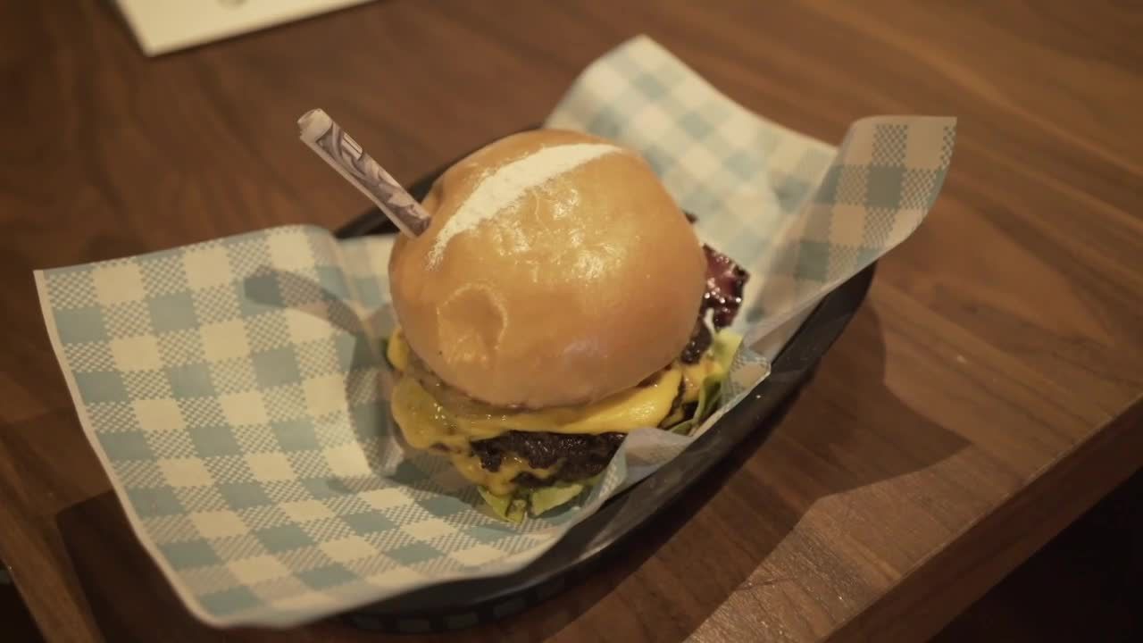 Burgery posypane kokainą. Australijska restauracja przygotowała przekąski w stylu Pablo Escobara