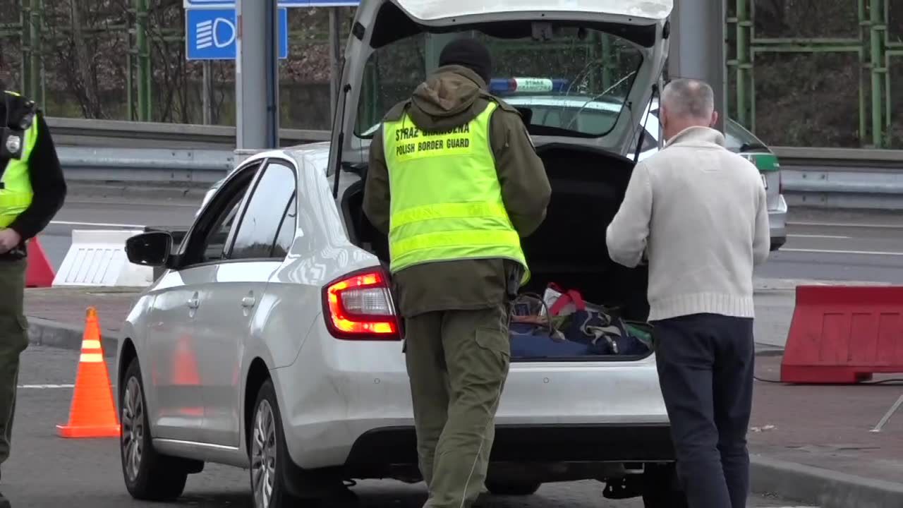 Tymczasowo wracają kontrole graniczne. “Nie sprawdzamy każdej osoby”