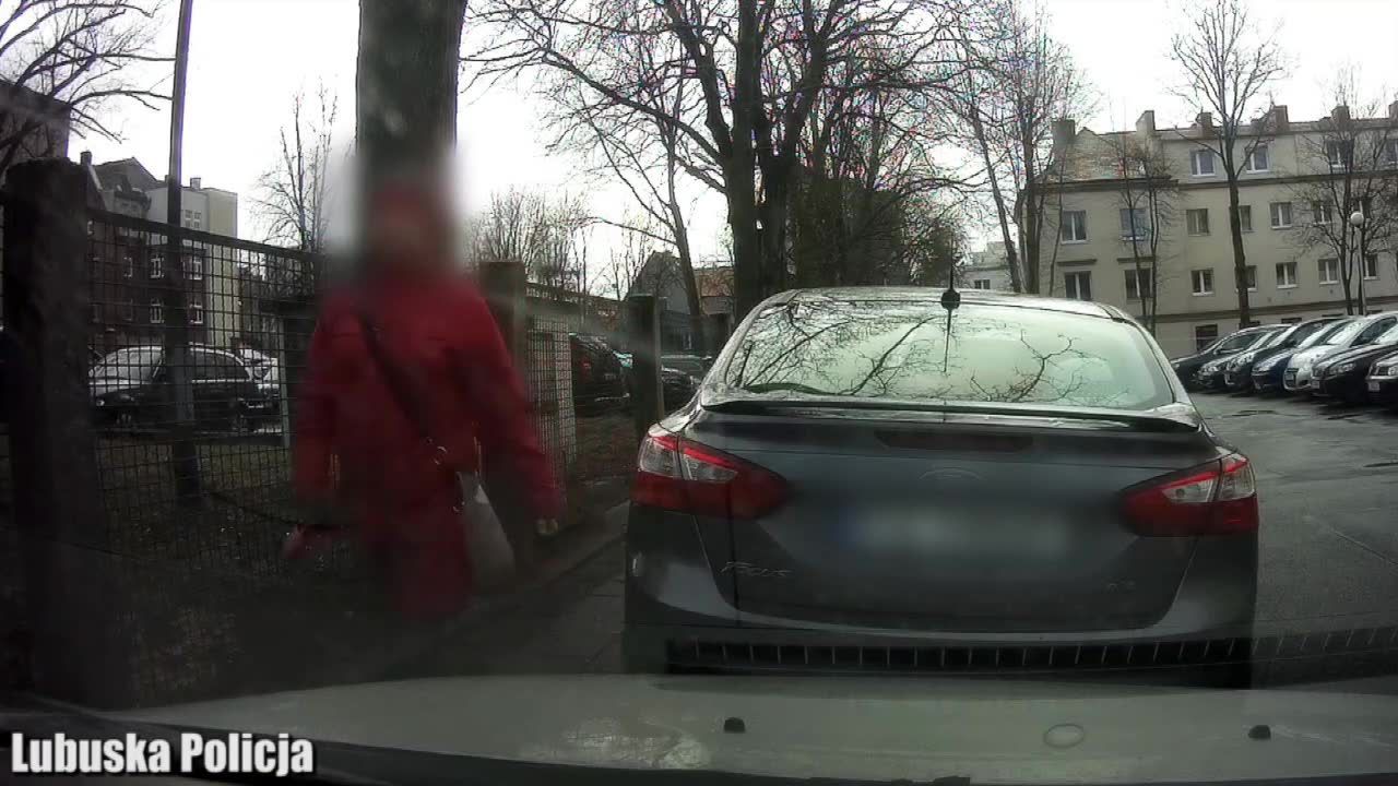 60-latka ostrym kamieniem zniszczyła zaparkowane samochody. Grozi jej nawet do 5 lat pozbawienia wolności