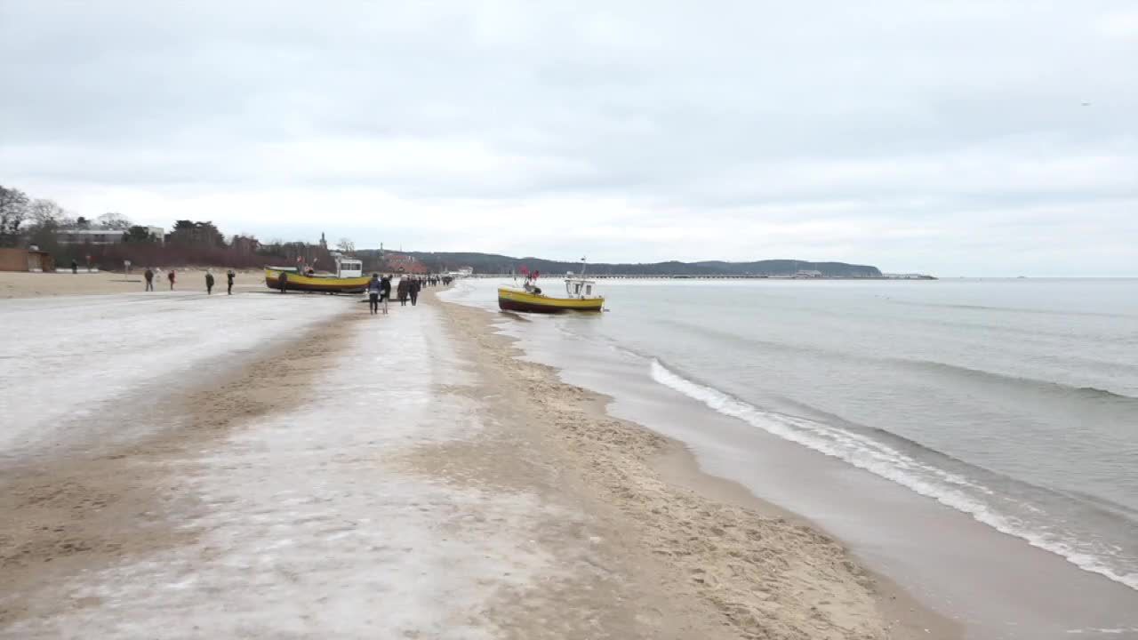 Ekolodzy i rybacy razem sprzątali Bałtyk. Wyciągnęli prawie 8 ton sieci widmo