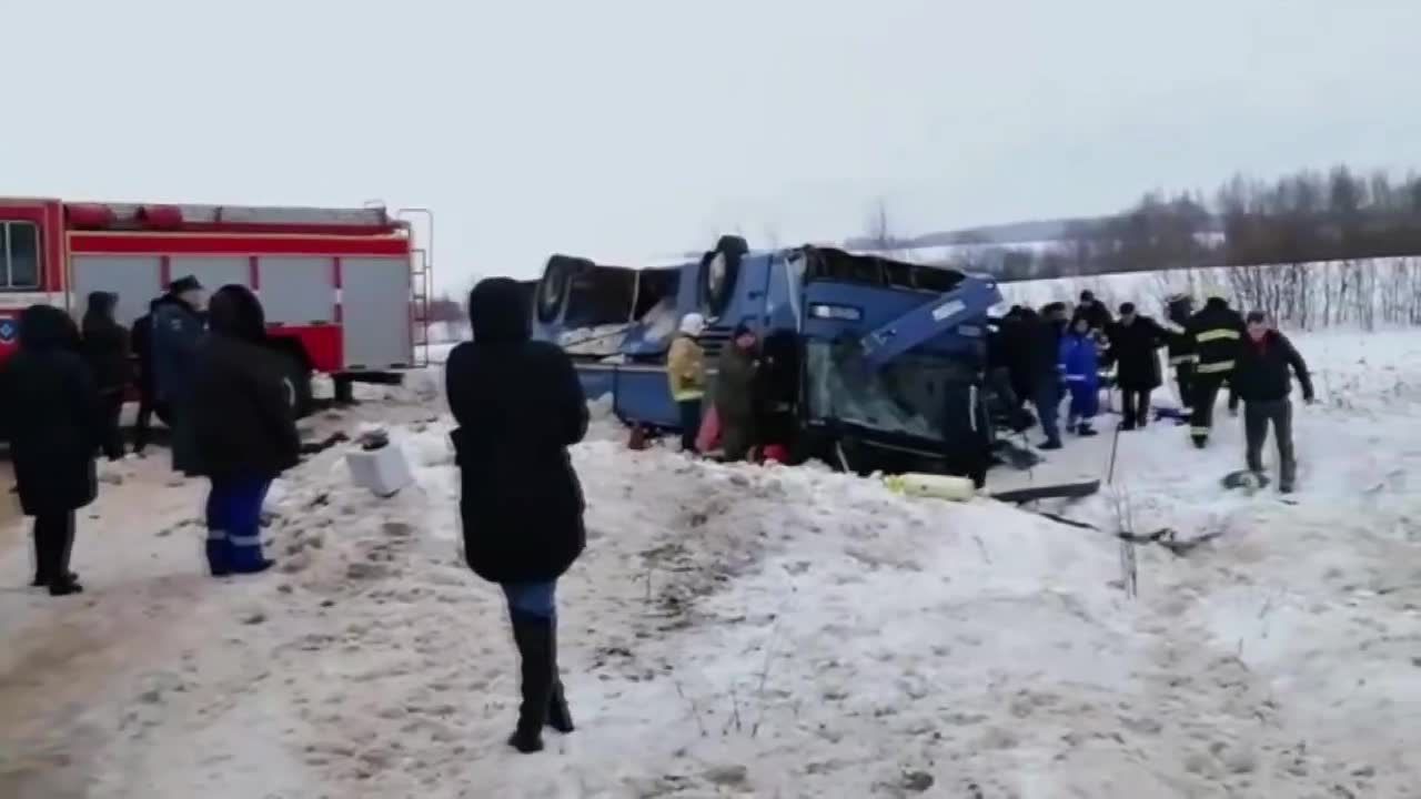 Wypadek autokaru wiozącego dzieci w Rosji. Zginęło 7 osób, w tym czworo dzieci