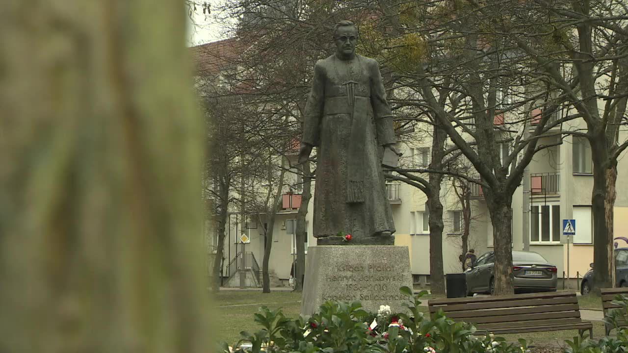 “Ponowny montaż był działaniem nielegalnym” Trwa konflikt wokół pomnika prałata H. Jankowskiego