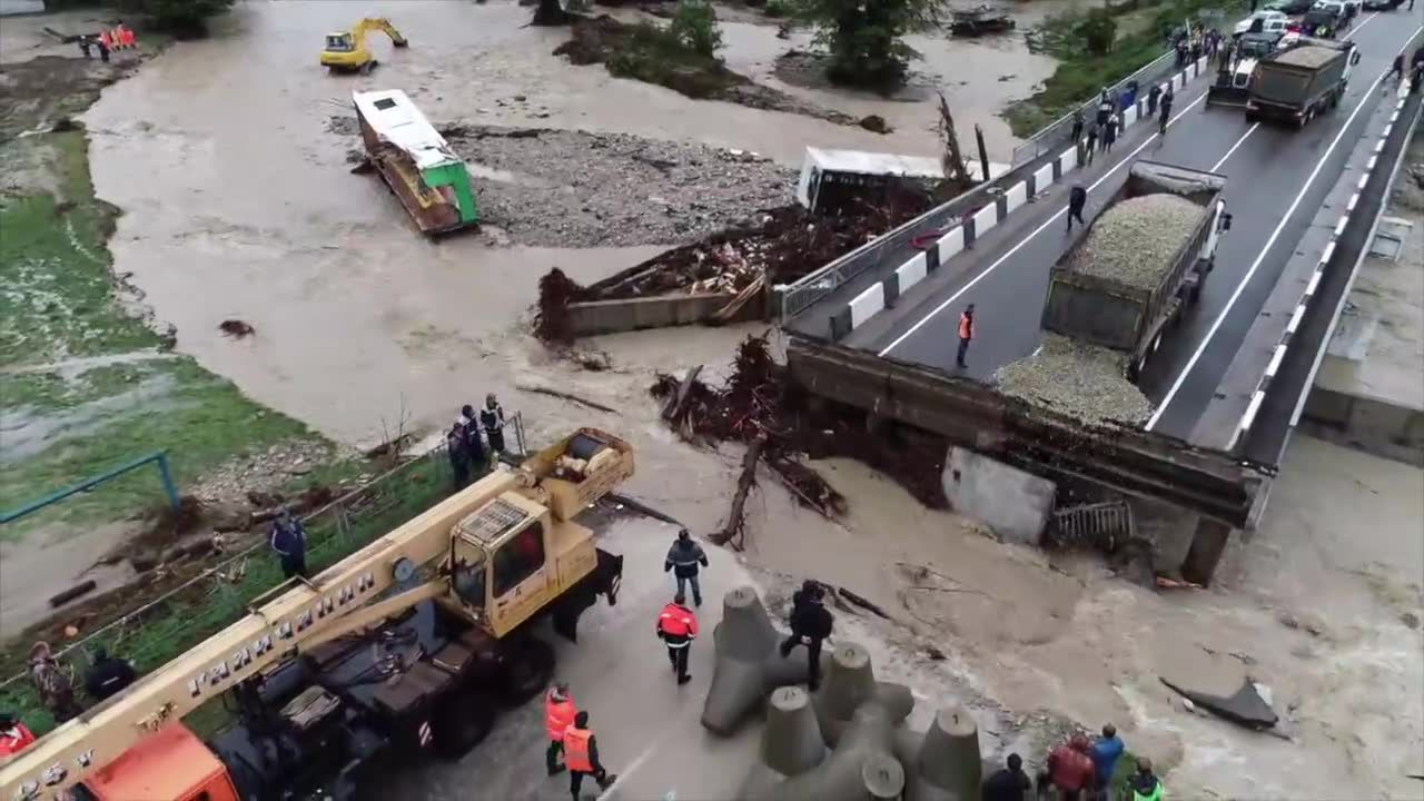 Sześć ofiar powodzi w Rosji. Tysiące zalanych domostw, setki ewakuowanych ludzi