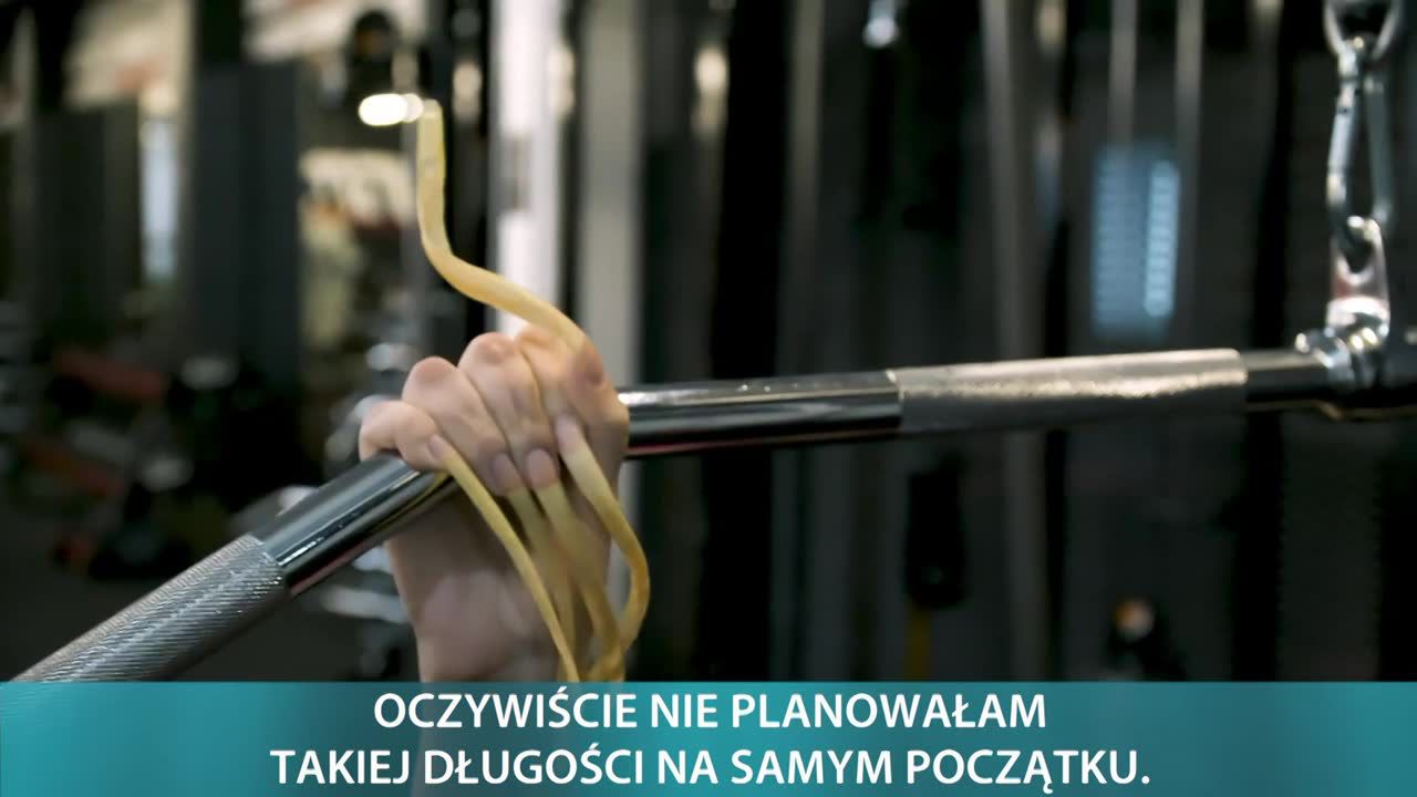 Rosjanka z Sankt Petersburga uwielbia siłownię i… bardzo długie paznokcie