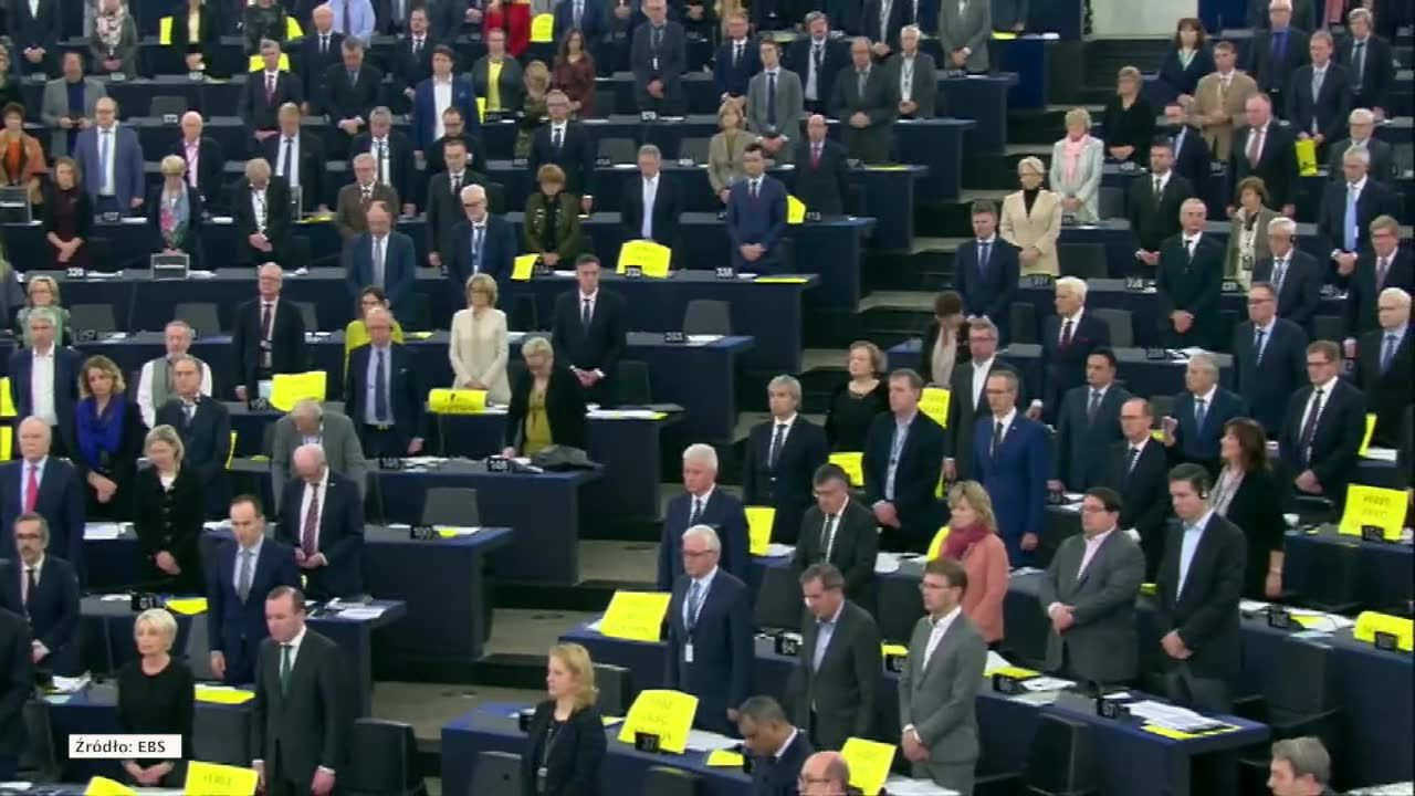 Opuszczone flagi i minuta ciszy. Parlament Europejski uczcił ofiary strzelaniny w Strasburgu