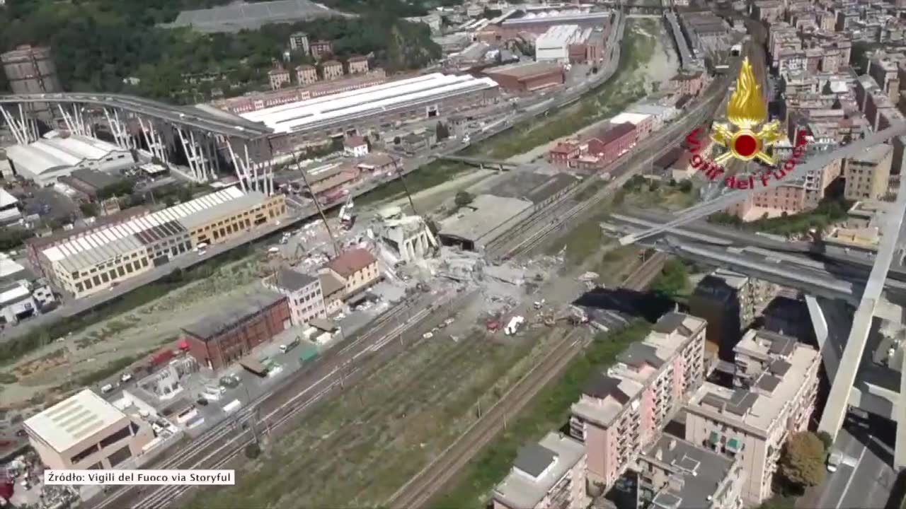 Ogromne rumowisko po zawalonym wiadukcie w Genui. Zdjęcia z helikoptera