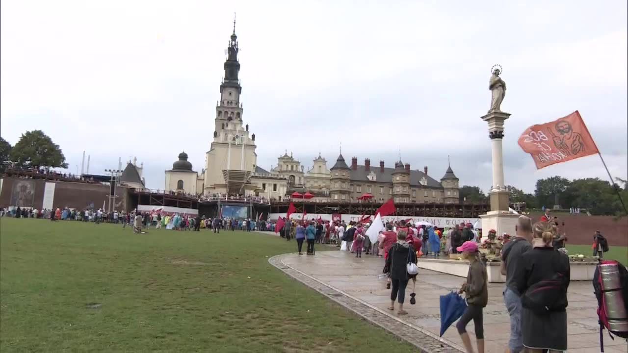 Pielgrzymi z całego kraju docierają na Jasną Górę