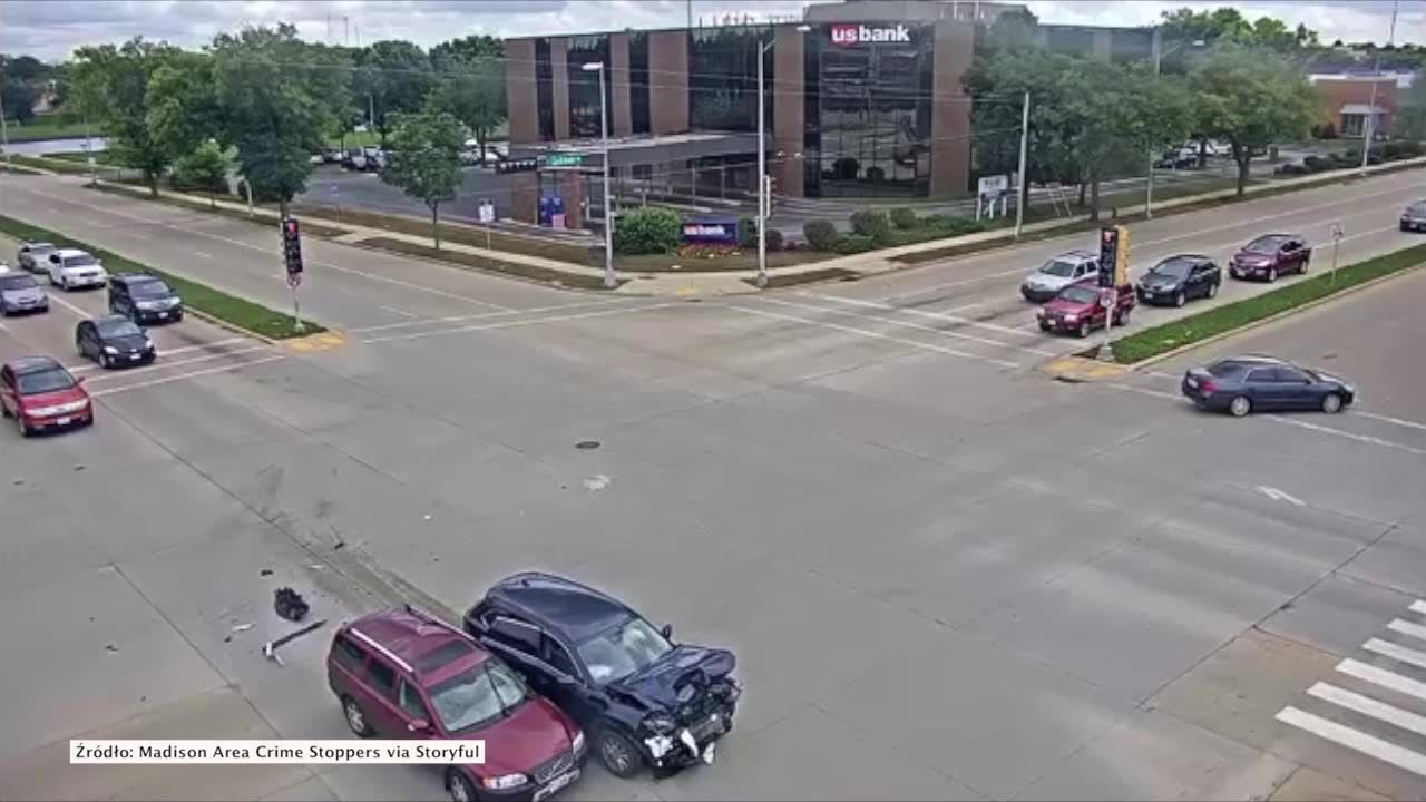 “Hit and run” w wersji dosłownej. Po zderzeniu wyskoczyli ze skradzionego auta i wzięli nogi za pas