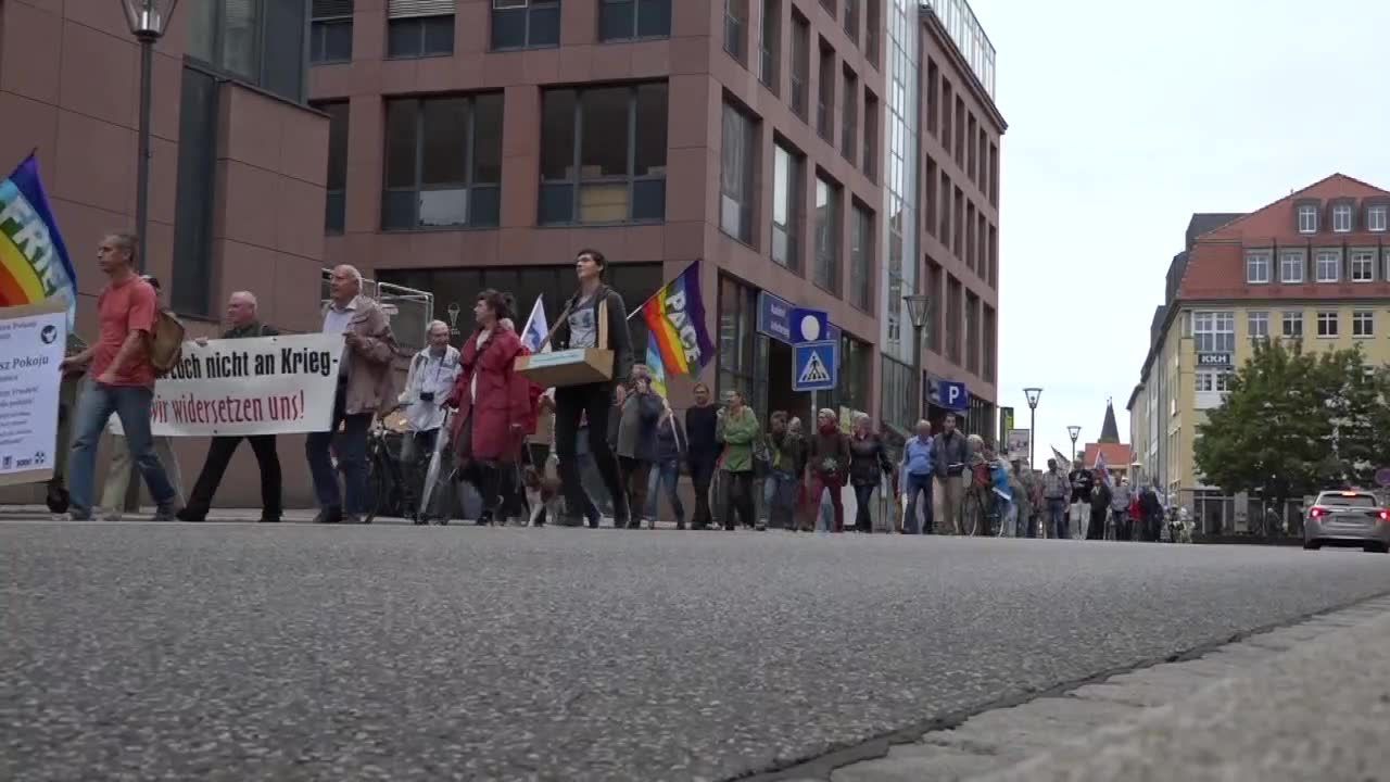 Marsz Pokoju na granicy polsko-niemieckiej. Przemaszerowano przez Słubice i Frankfurt nad Odrą