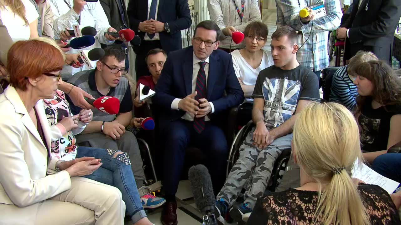 “Dlaczego nie chcecie nam pomóc?” Protestujący w Sejmie nie zgadzają się na propozycję M. Morawieckiego