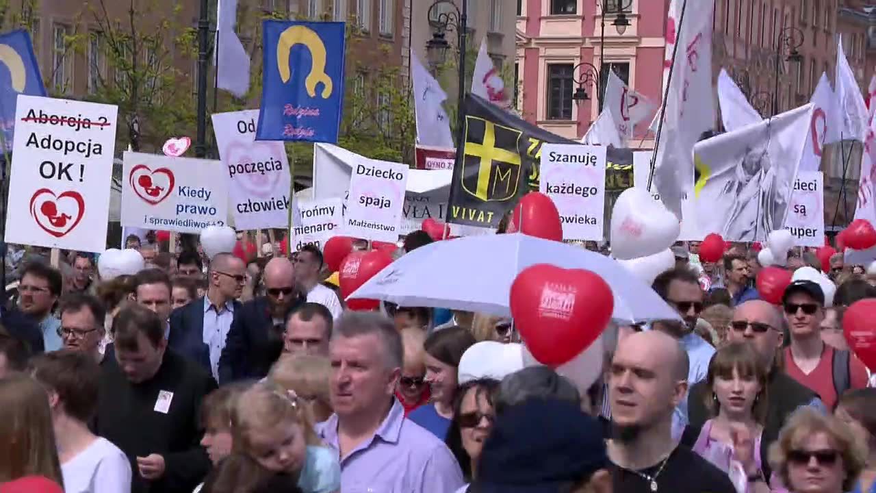 Ulicami Warszawy przeszedł Marsz Świętości Życia. Przeciwnicy aborcji zgromadzili się po raz 13.