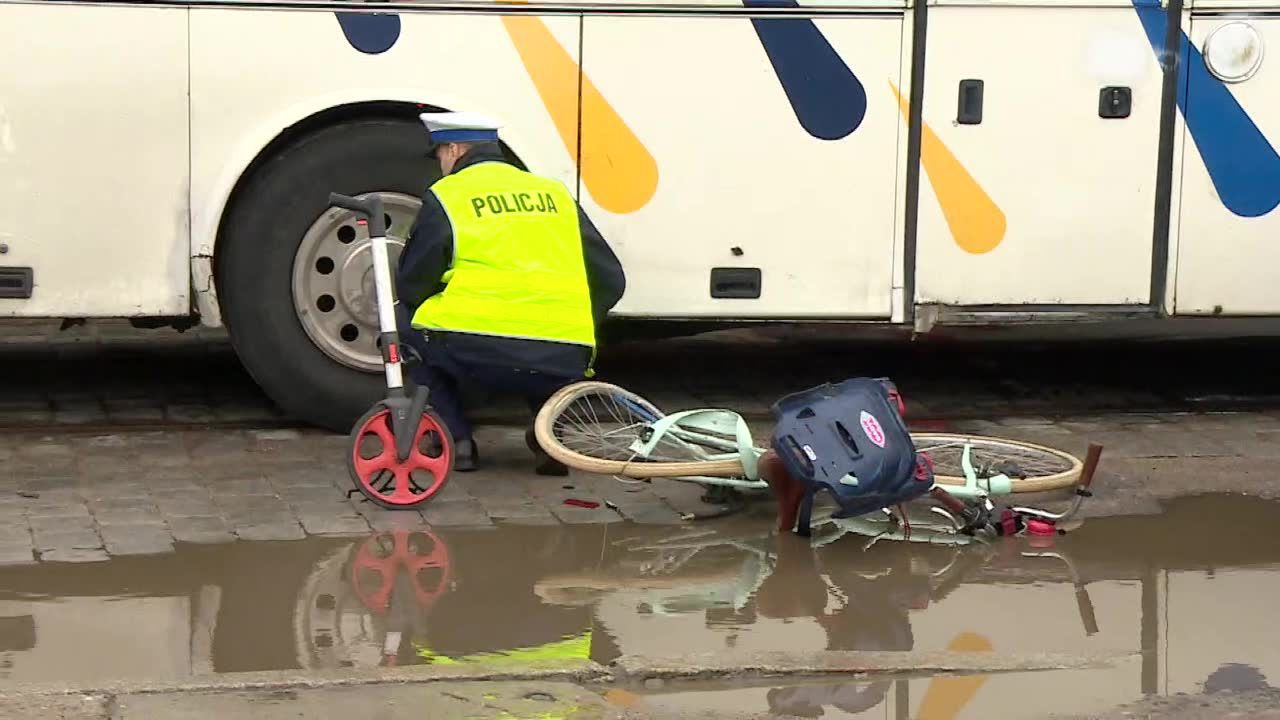 Matka z dzieckiem została wciągnięta pod autobus we Wrocławiu