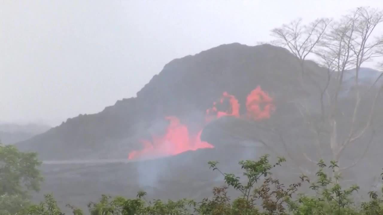 Magma z Wulkanu Kilauea spływa do Oceanu