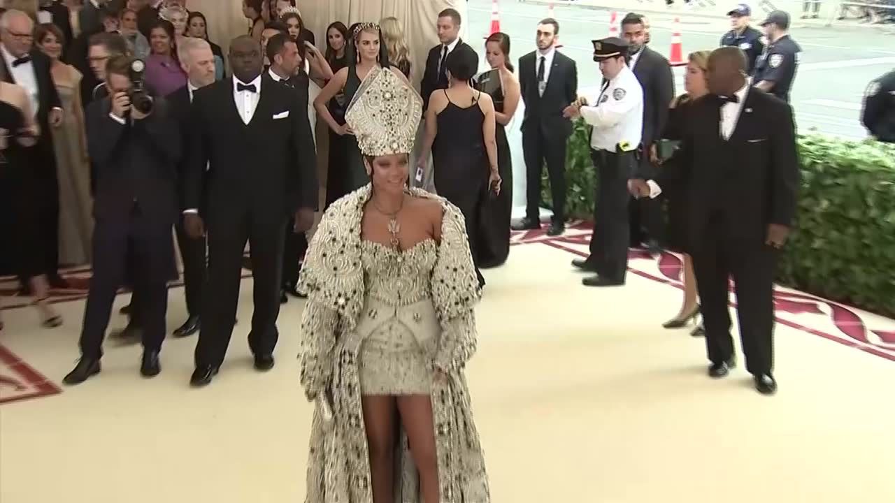 Mężczyzna, który włamał się do domu Rihanny, usłyszał oskarżenia