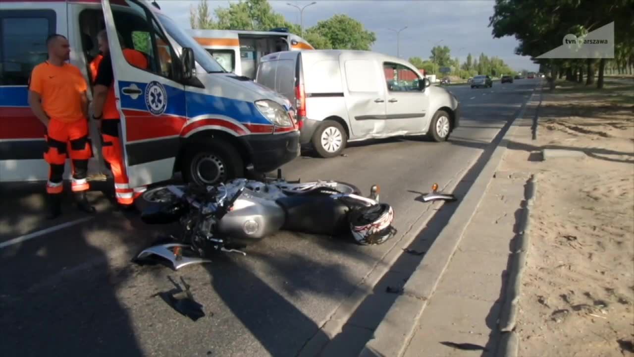 Śmiertelny wypadek w Warszawie. Motocyklista zderzył się z samochodem