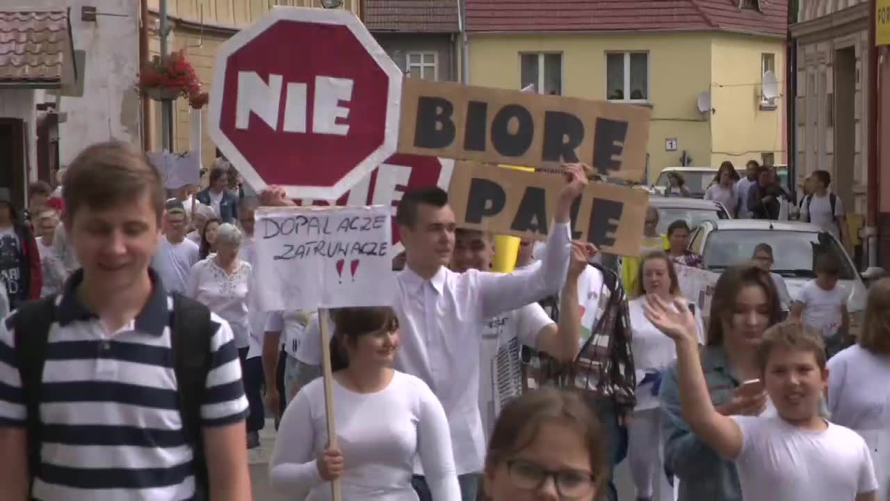 “Dopalacze trują i życie rujnują”. Biały marsz przeszedł ulicami Trzebiatowa