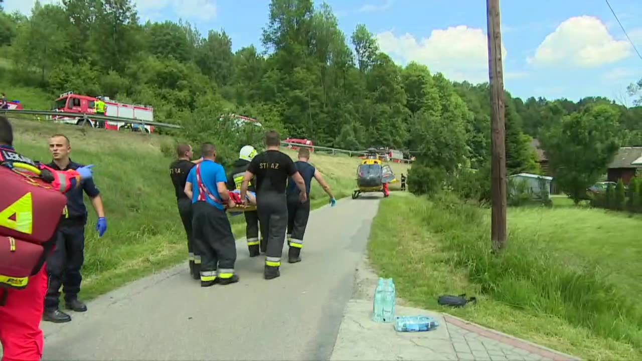 Zderzenia autobusu z tirem i samochodem osobowym na zakopiance. 21 rannych, 4 osoby w stanie ciężkim