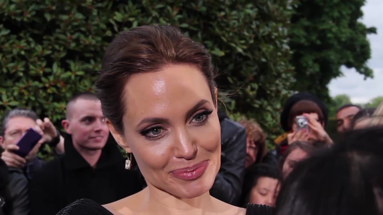 Angelina Jolie nie ma problemów ze starzeniem się. „Widzę, że wyglądam jak moja mama i to mnie cieszy”