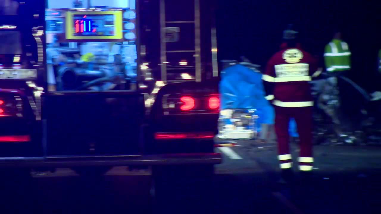 Czołowe zderzenie osobówek pod Wrocławiem. Trzy osoby zginęły