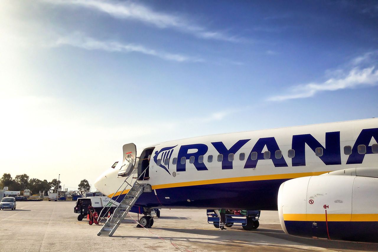 Samolot Ryanair eskortowany na lotnisko Stansted przez myśliwce RAF