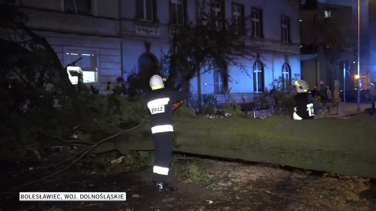 Strażacy wciąż mają ręce pełne pracy po przejściu orkanu Ksawery