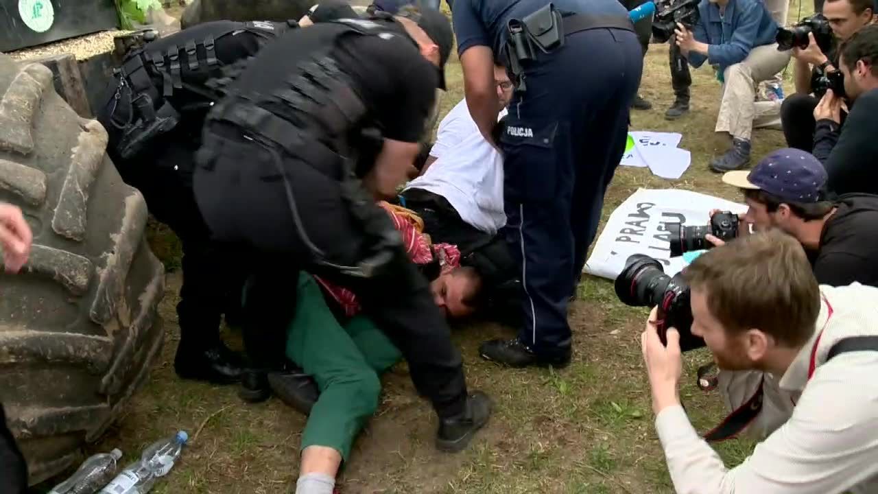 Winni, ale nie poniosą kary. Protestujący aktywiści z puszczy przed sądem w Hajnówce