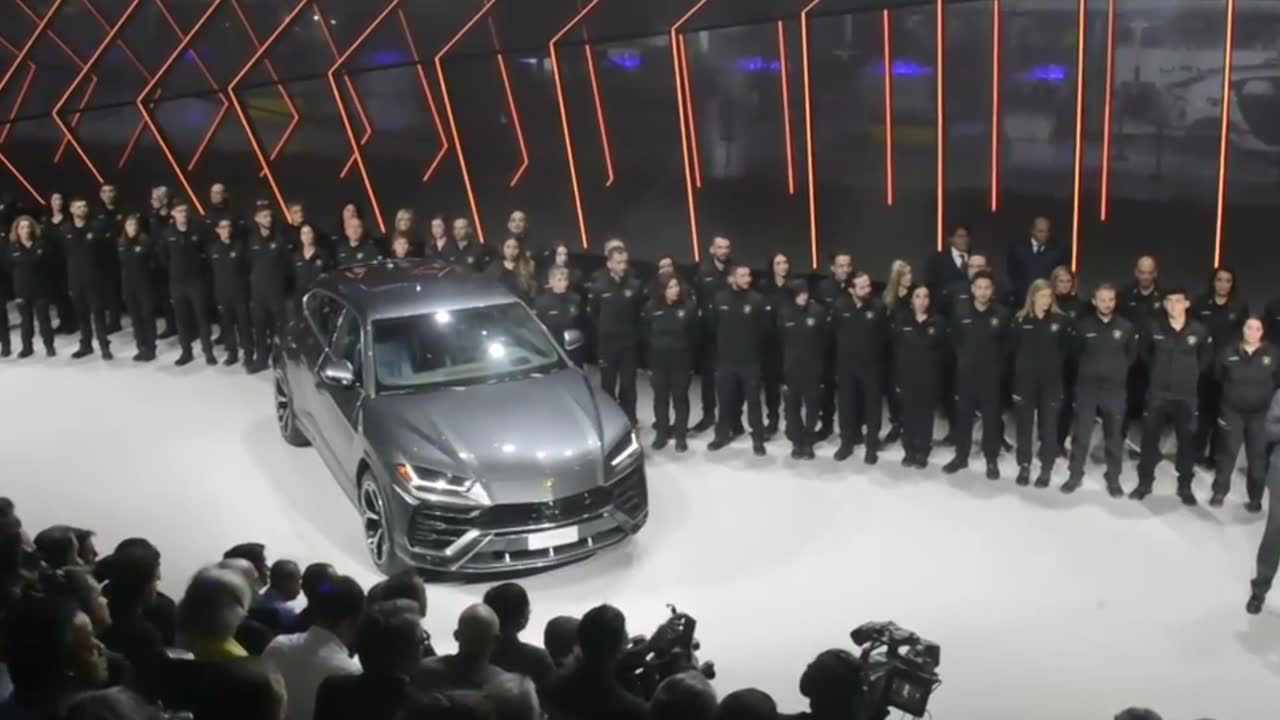 Lamborghini wkracza na kompletnie nieznany sobie teren. Premier Włoch wziął udział w oficjalnej premierze modelu Urus