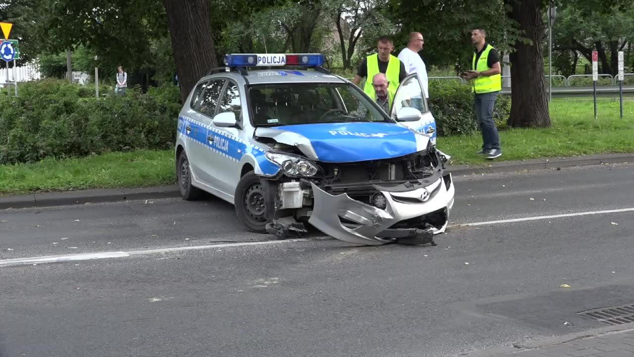 Sceny jak z filmu akcji na ulicach Słupska. Pościg za niepokornym kierowcą skończył się szpitalem